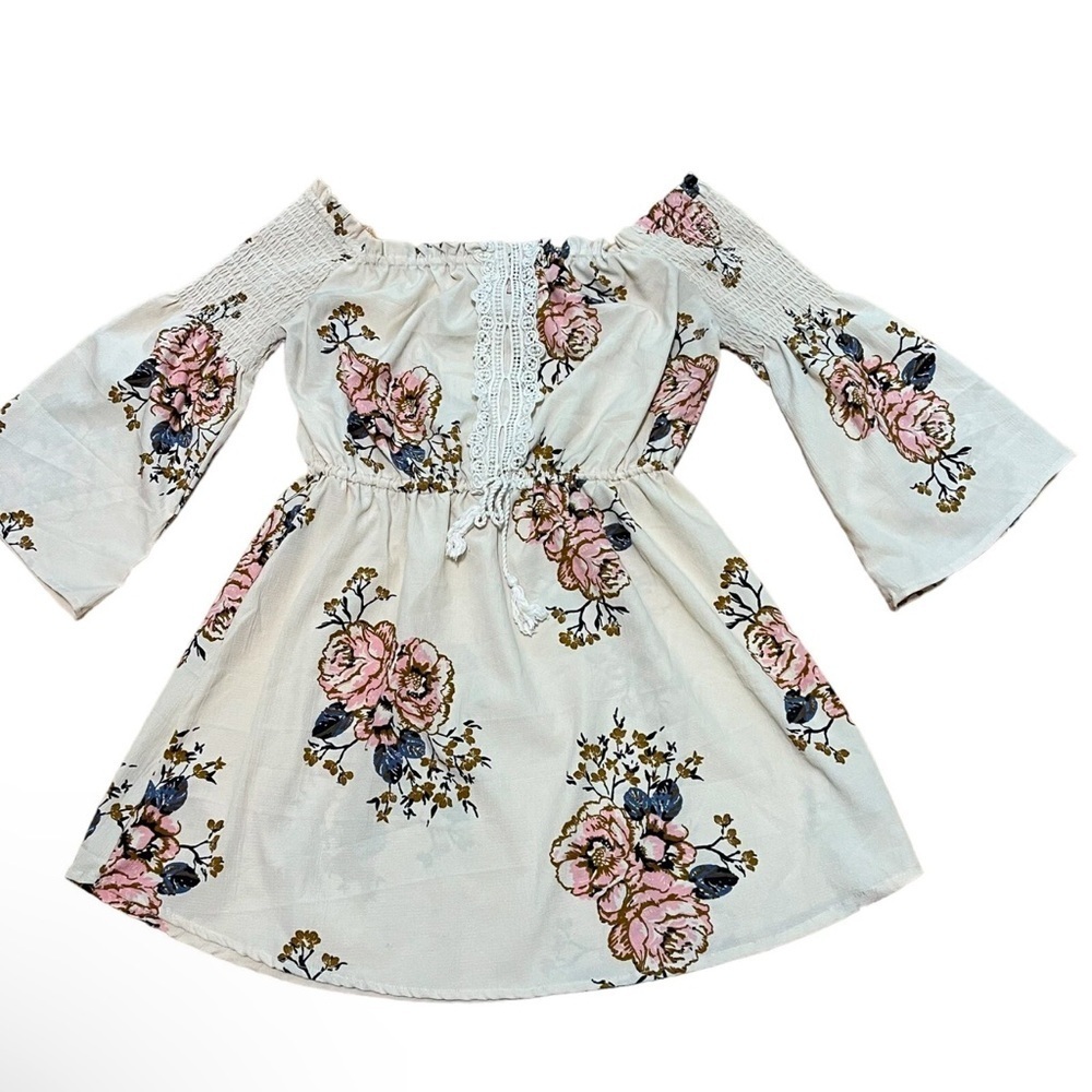 Feathers Floral  Dress with bell sleeves size S small. NWT